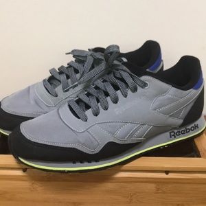 Reebok Classic retro sneakers / shoes. Size 8.5.